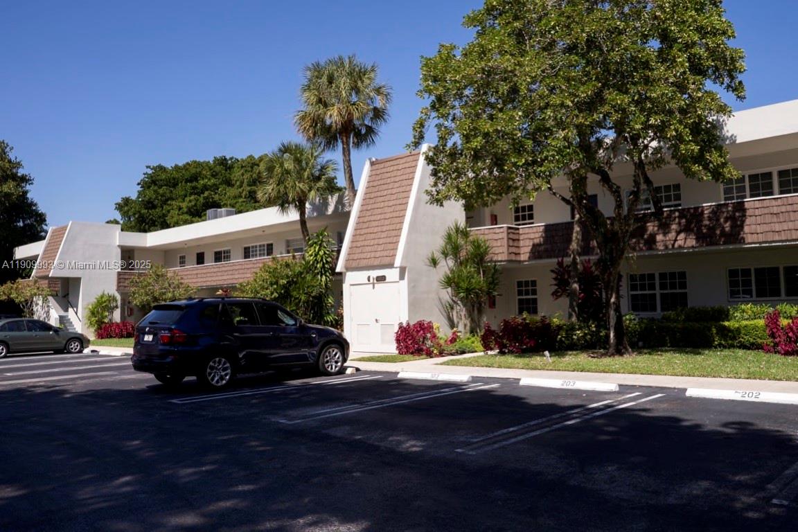 NO 80 PALM-AIRE COUNTRY C - Residential Lease