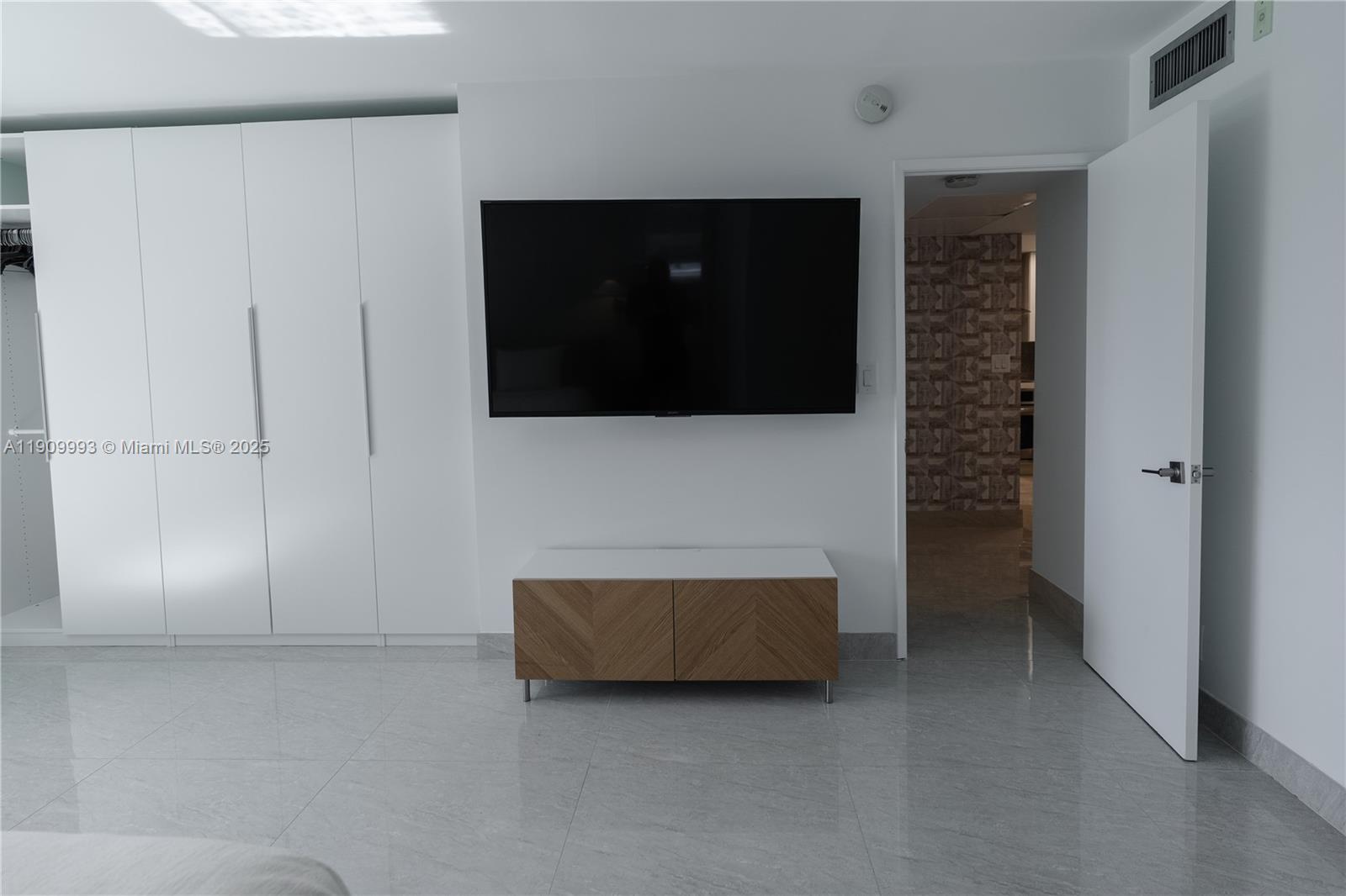 NO 80 PALM-AIRE COUNTRY C - Residential Lease