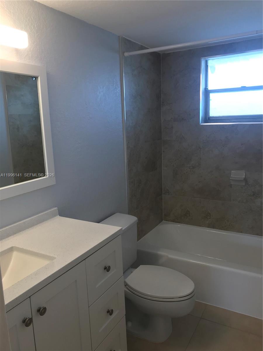 HILLCREST COUNTRY CLUB NO - Residential Lease