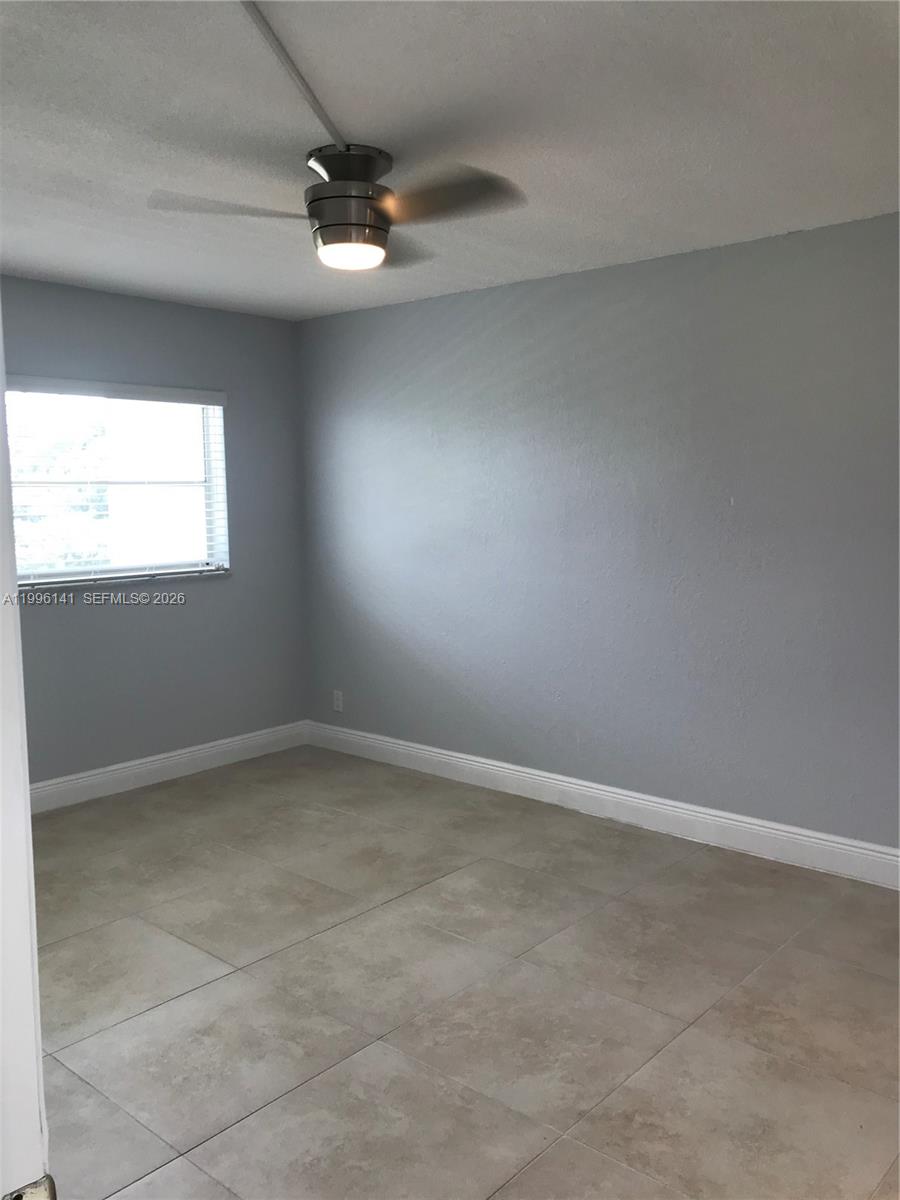 HILLCREST COUNTRY CLUB NO - Residential Lease