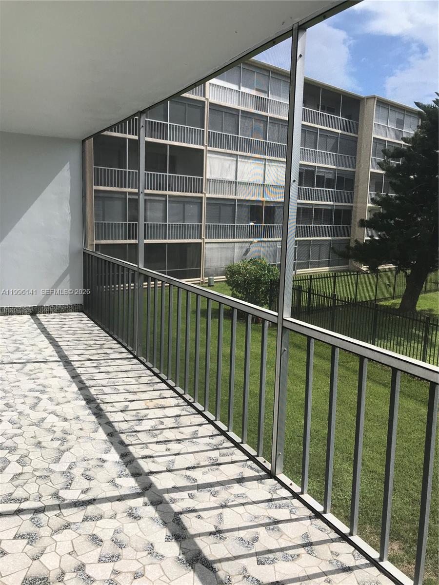 HILLCREST COUNTRY CLUB NO - Residential Lease