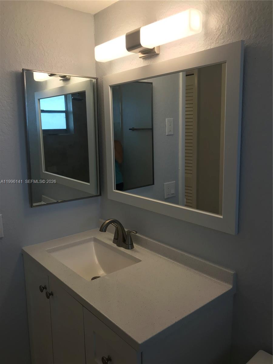 HILLCREST COUNTRY CLUB NO - Residential Lease