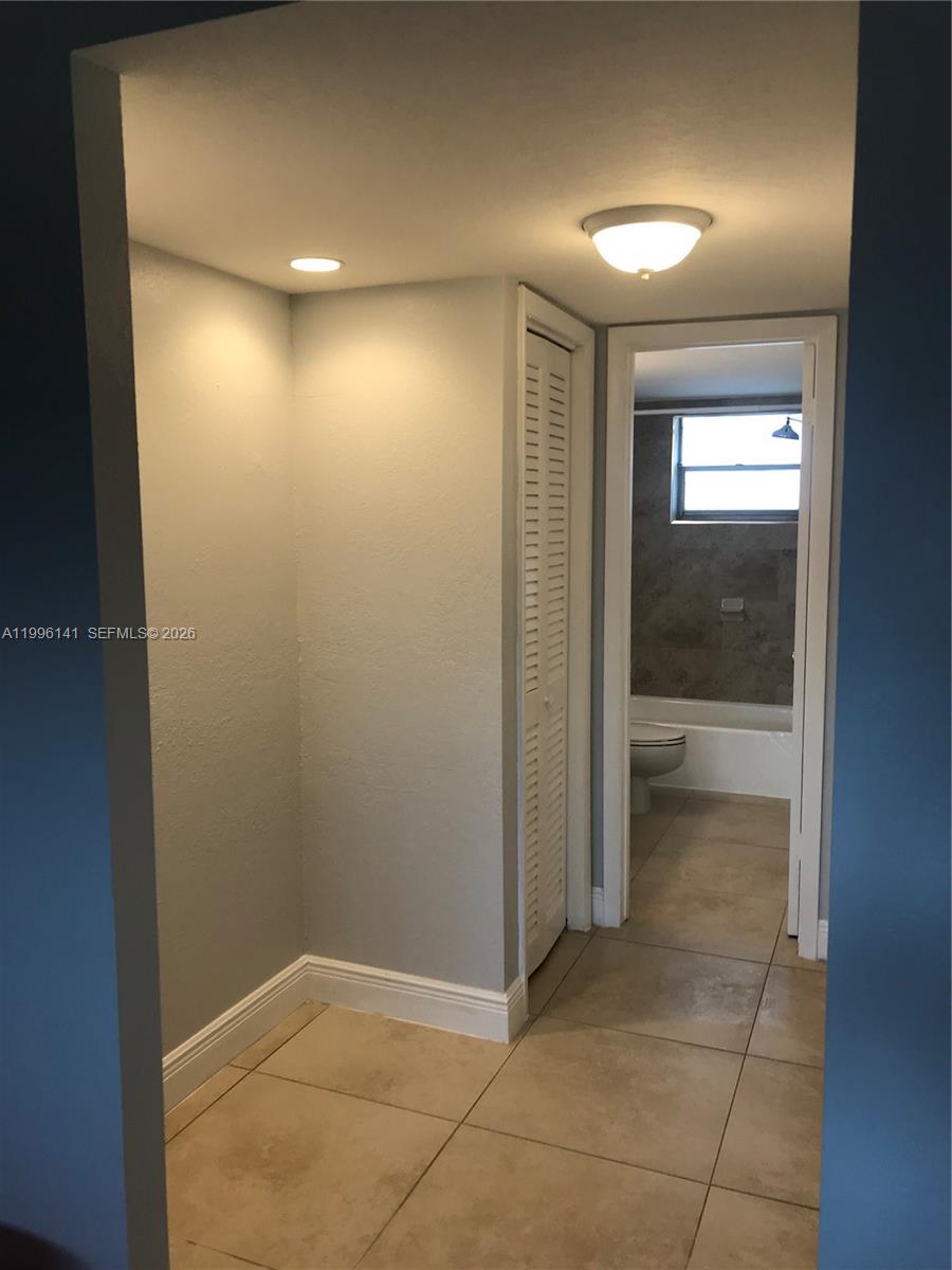 HILLCREST COUNTRY CLUB NO - Residential Lease