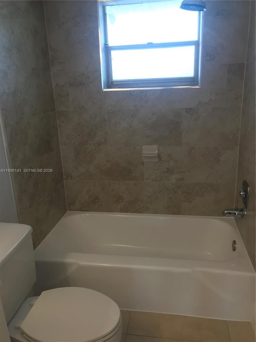 HILLCREST COUNTRY CLUB NO - Residential Lease