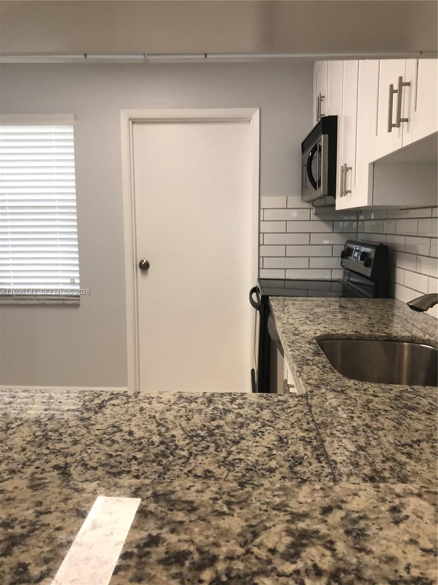 HILLCREST COUNTRY CLUB NO - Residential Lease