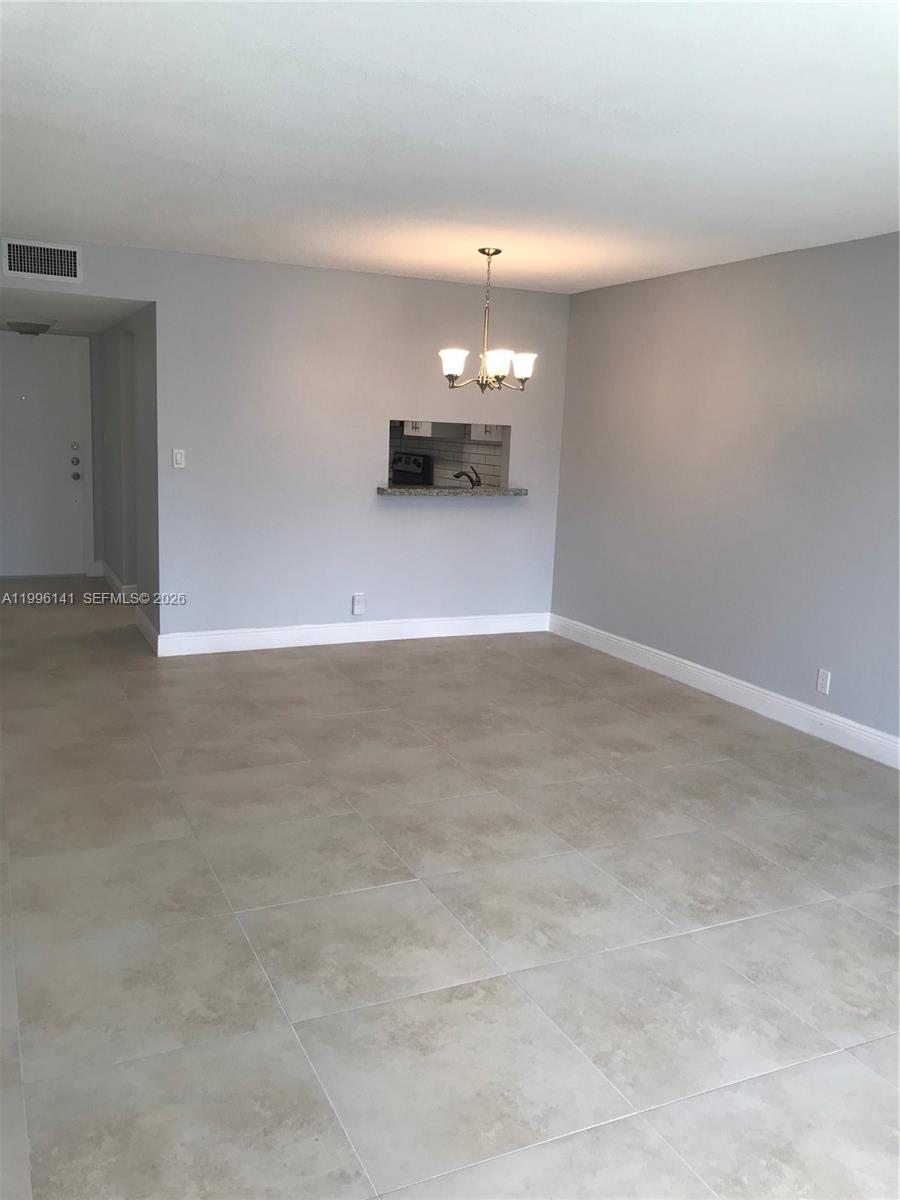 HILLCREST COUNTRY CLUB NO - Residential Lease