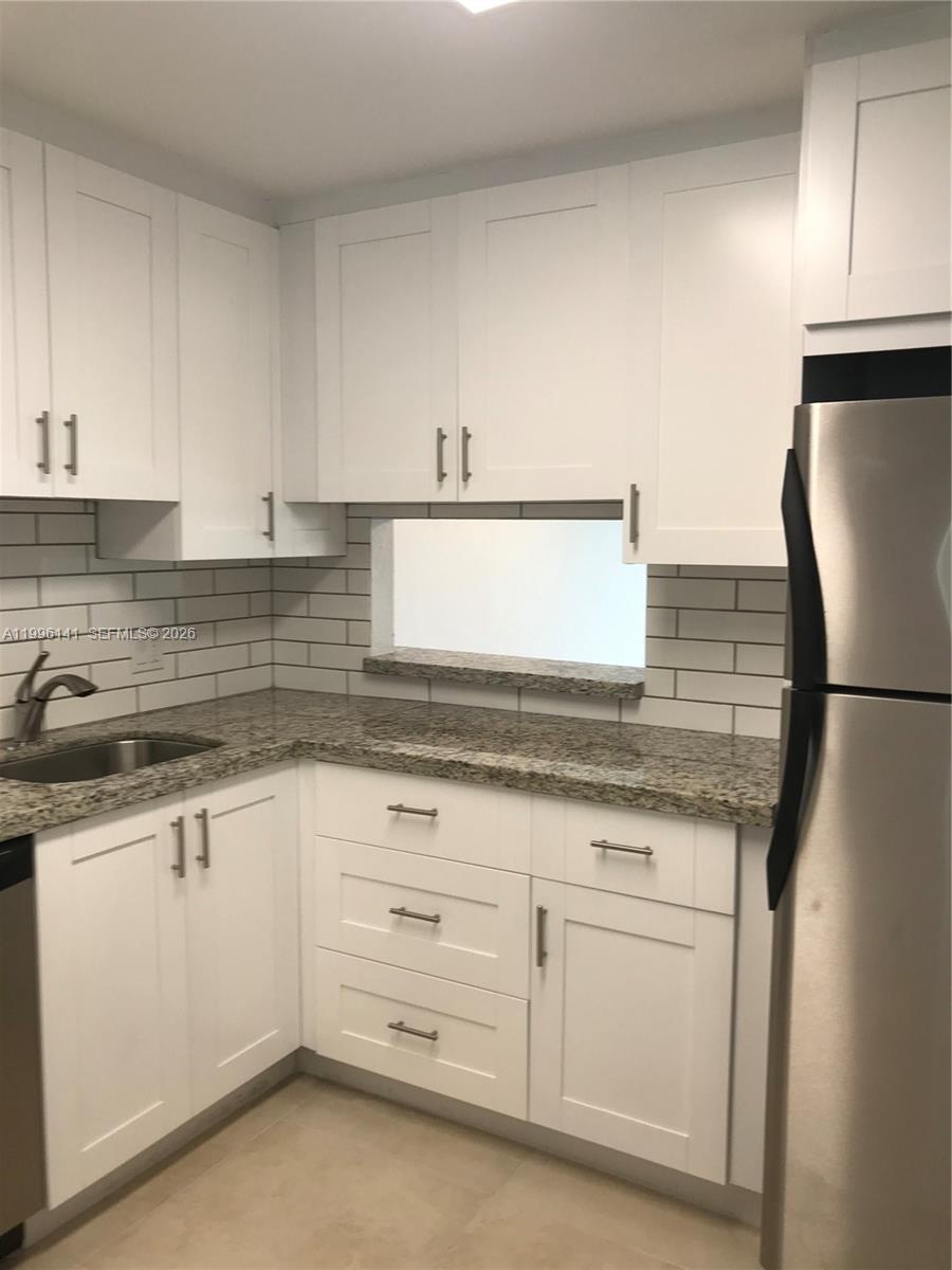 HILLCREST COUNTRY CLUB NO - Residential Lease