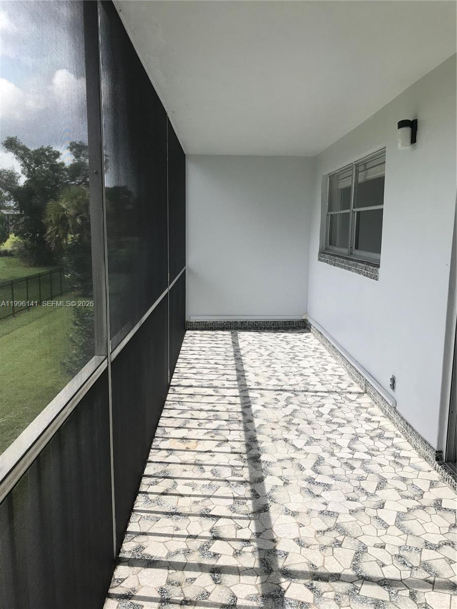 HILLCREST COUNTRY CLUB NO - Residential Lease