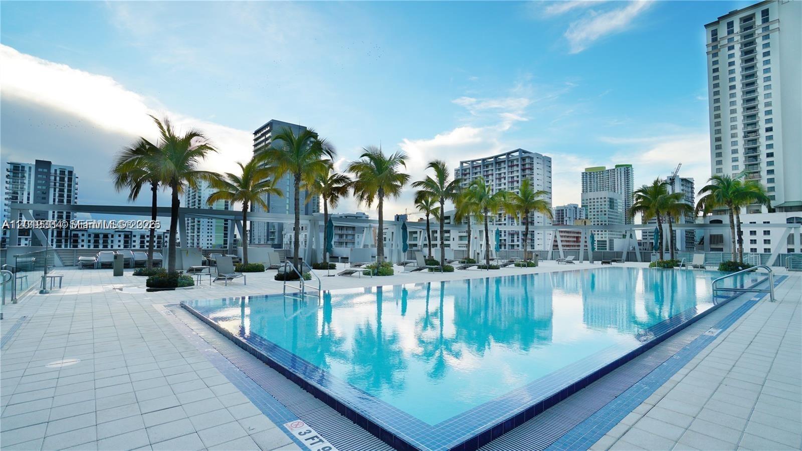 1111 SW 1 ave 2215