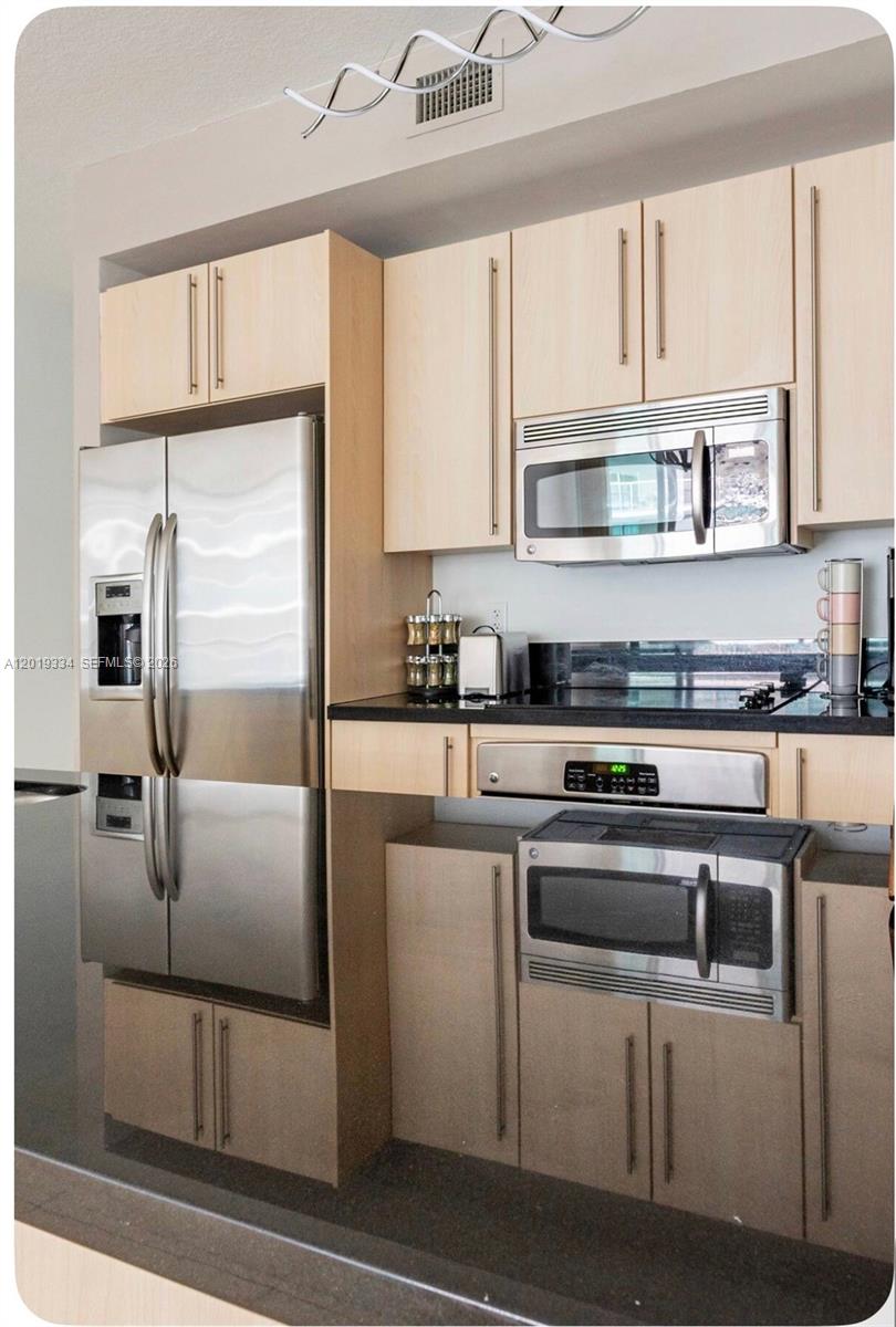 THE AXIS ON BRICKELL II - Residential