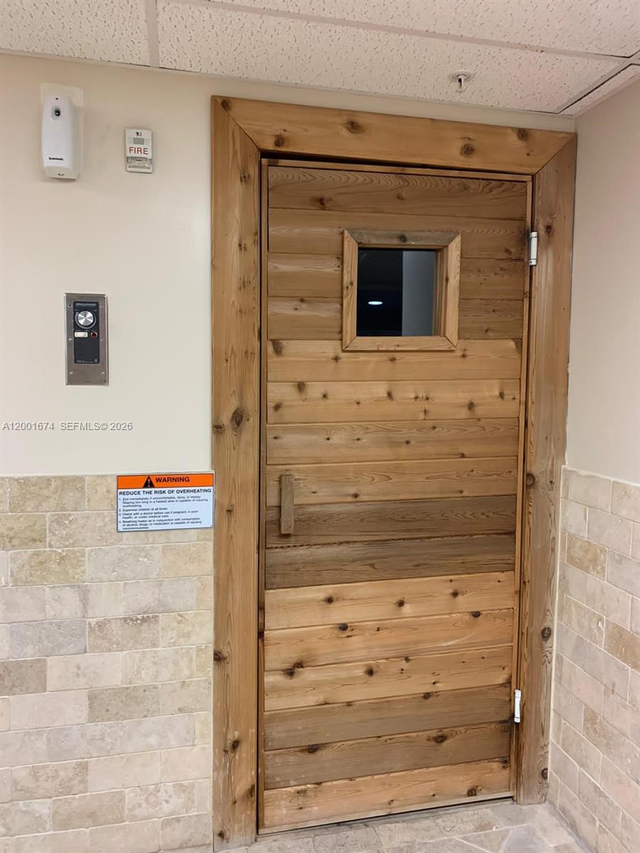 THE SAIL CONDO - Residential Lease