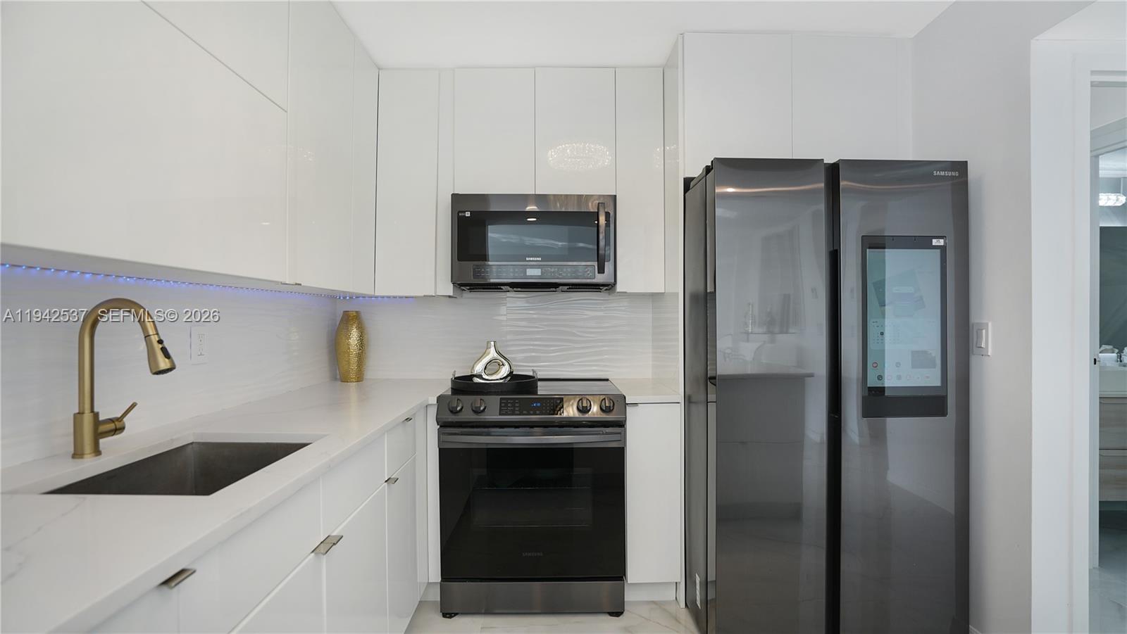 AVANT GARDE CONDO - Residential