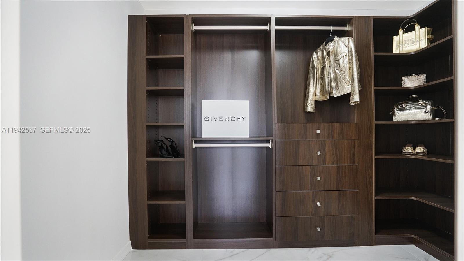 AVANT GARDE CONDO - Residential