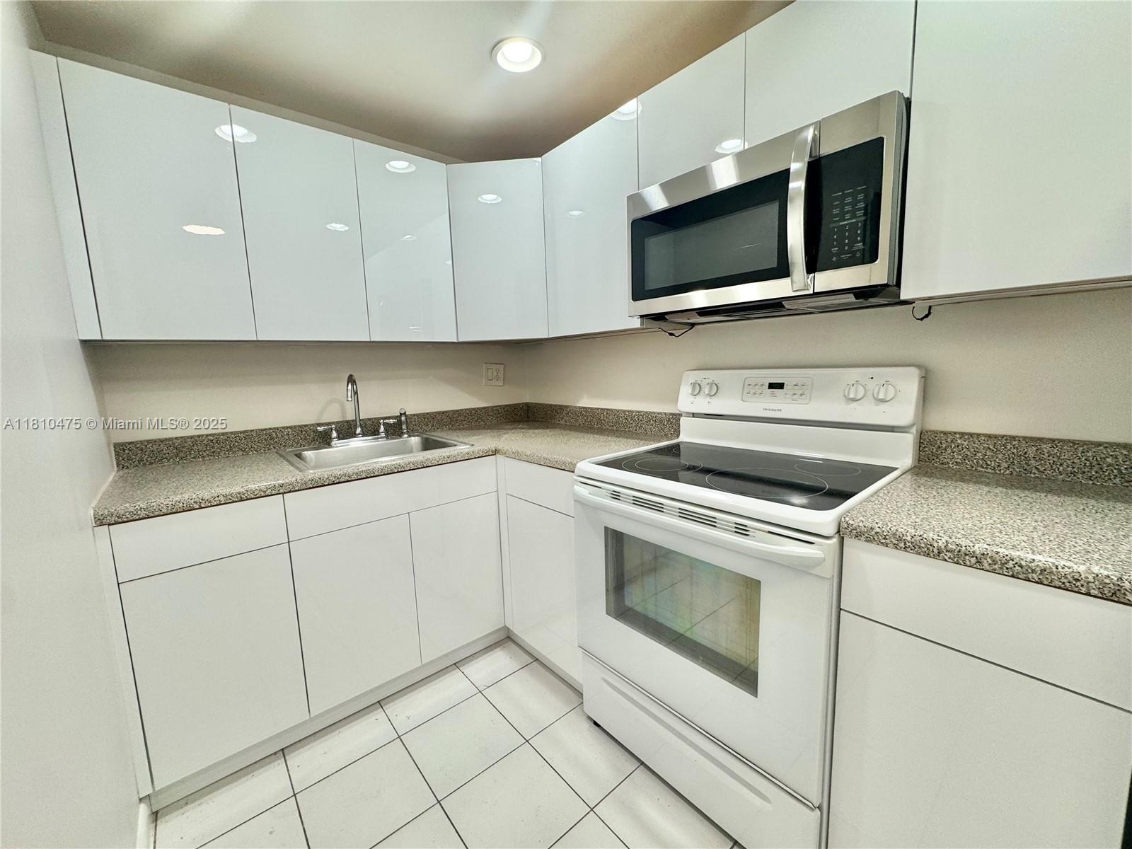 Rental Property at 200 S Birch Rd 304, Fort Lauderdale, Broward County, Florida - Bedrooms: 1 
Bathrooms: 1  - $2,000 MO.