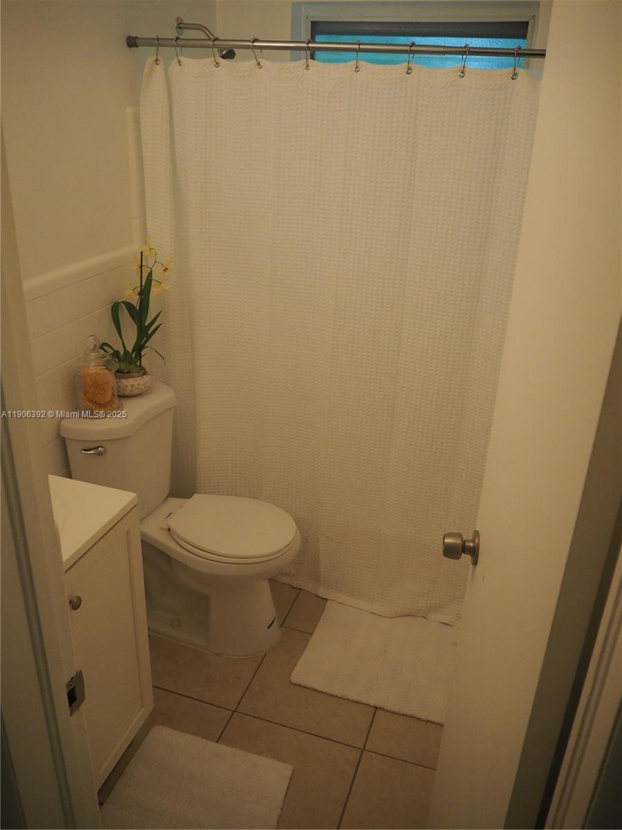 GOLDEN DREAMS CONDO - Residential Lease