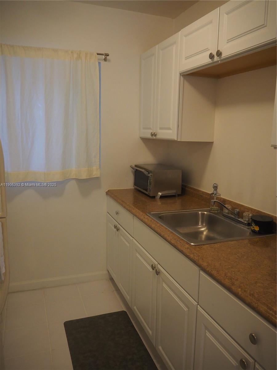 GOLDEN DREAMS CONDO - Residential Lease