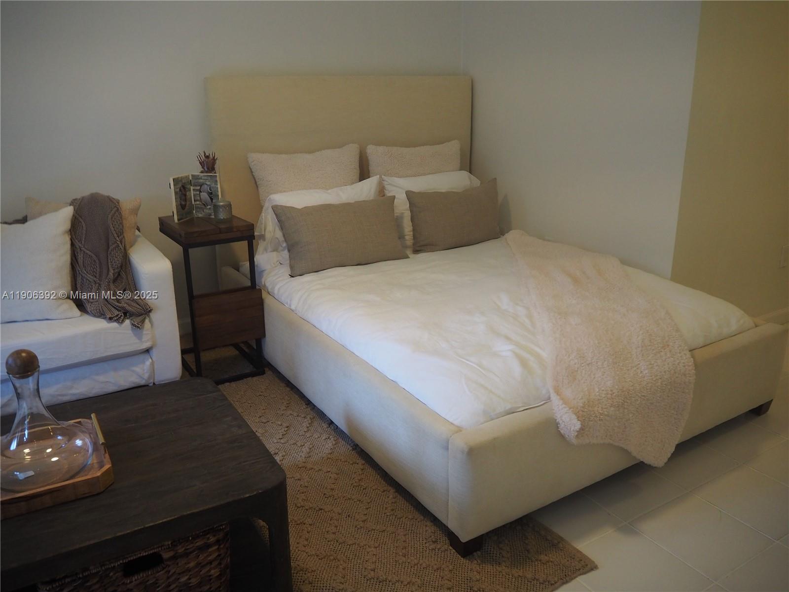 GOLDEN DREAMS CONDO - Residential Lease