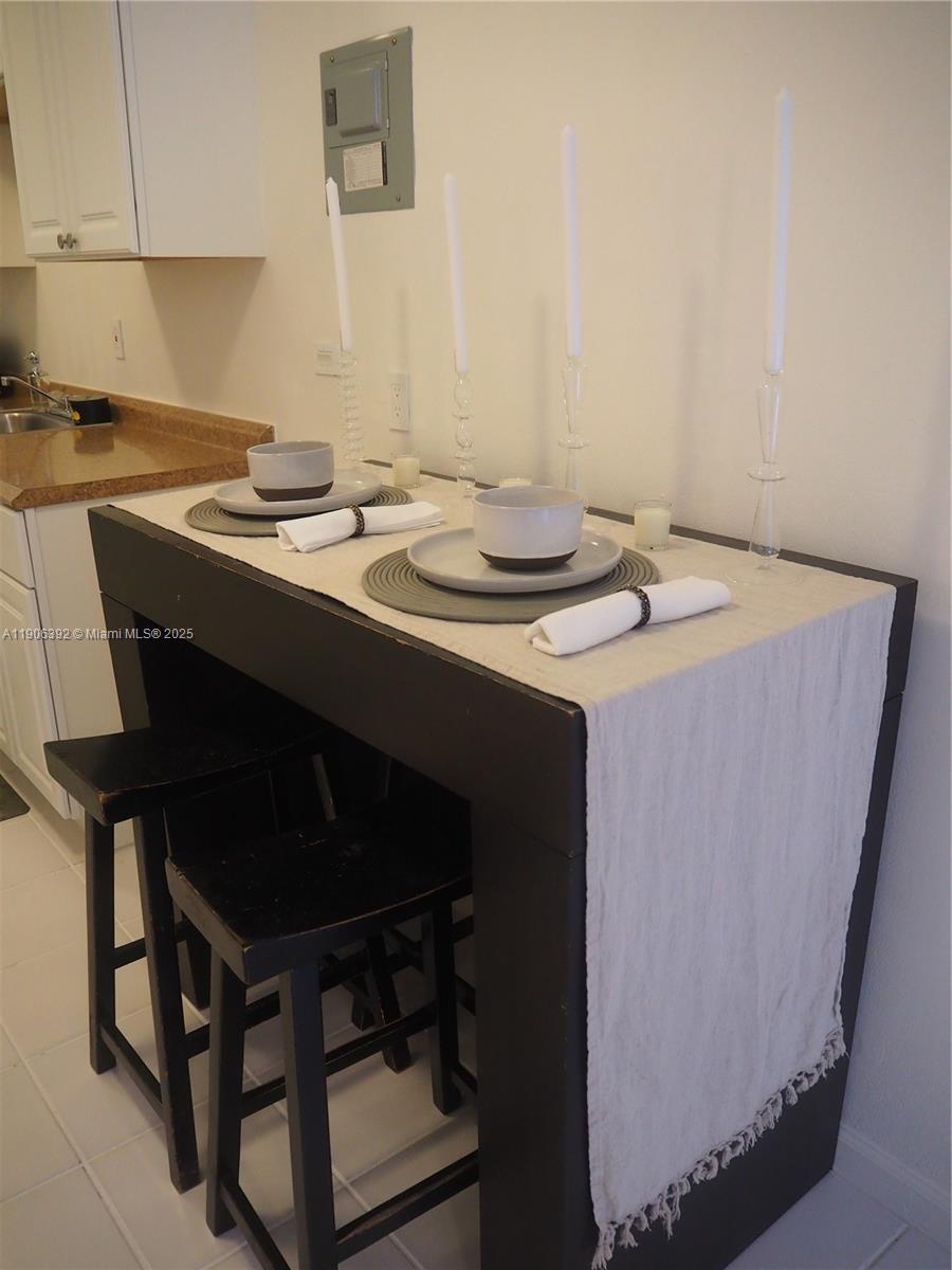 GOLDEN DREAMS CONDO - Residential Lease