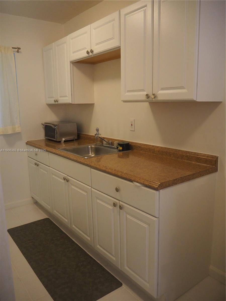 GOLDEN DREAMS CONDO - Residential Lease