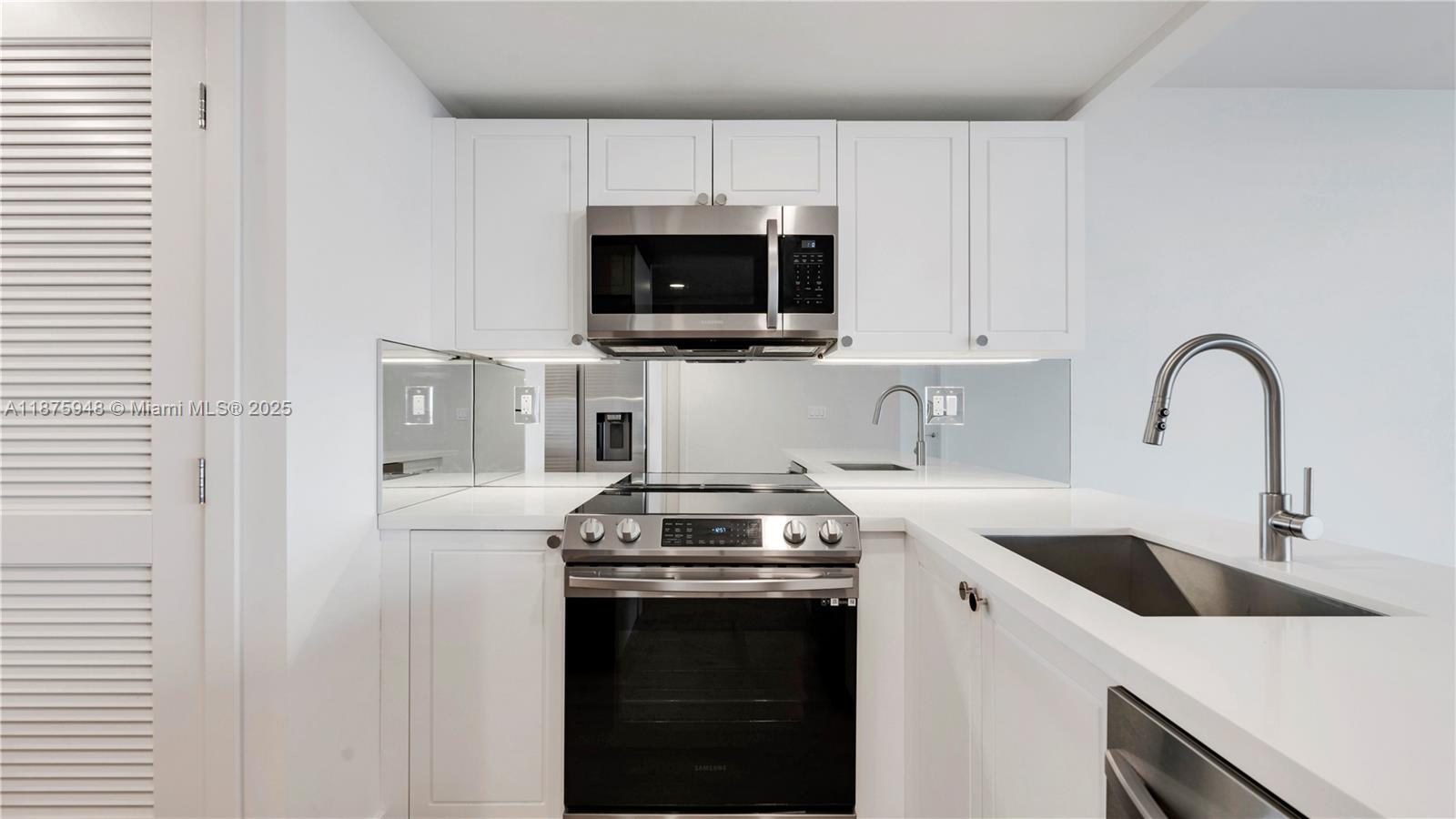 555 NE 34th St 2108