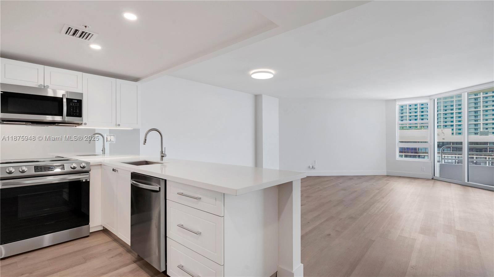 555 NE 34th St 2108