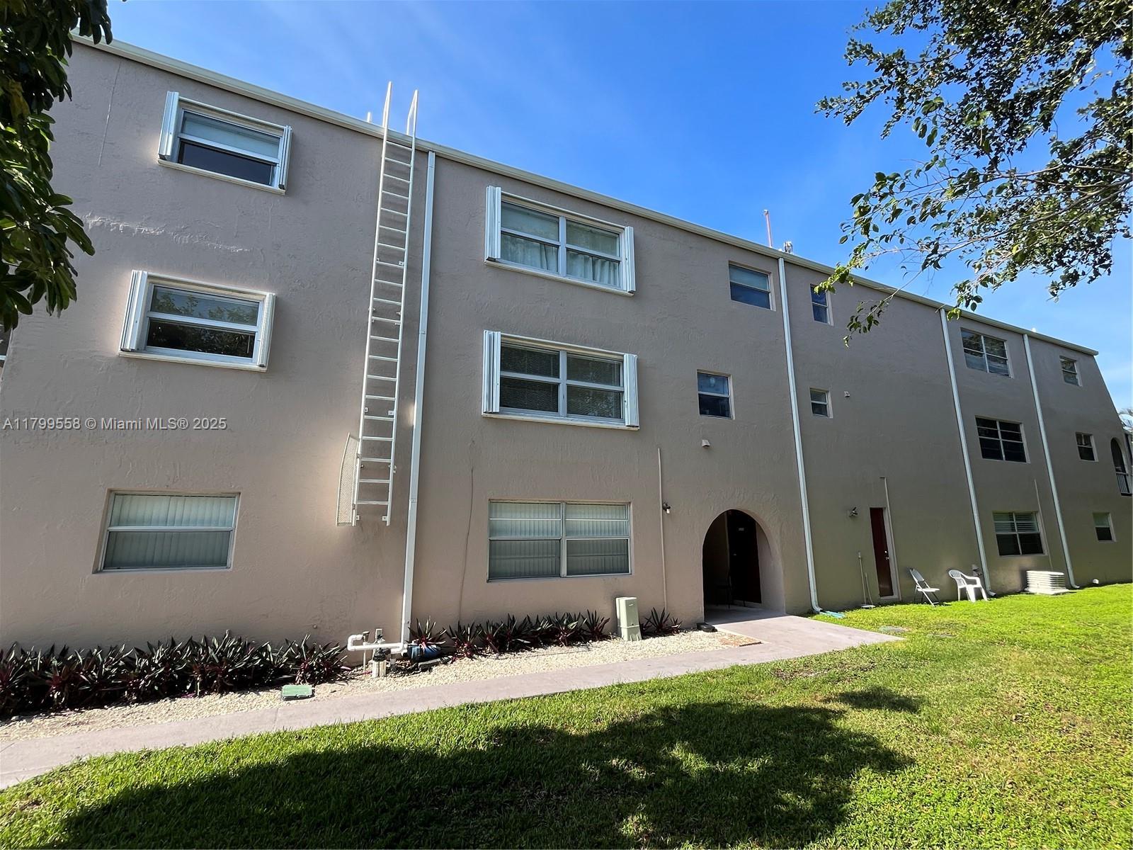 1100 SE 4th Ave 10