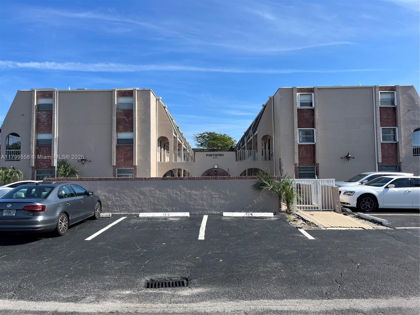 Rental Property at 1100 Se 4th Ave 10, Deerfield Beach, Broward County, Florida - Bedrooms: 1 
Bathrooms: 1  - $1,625 MO.