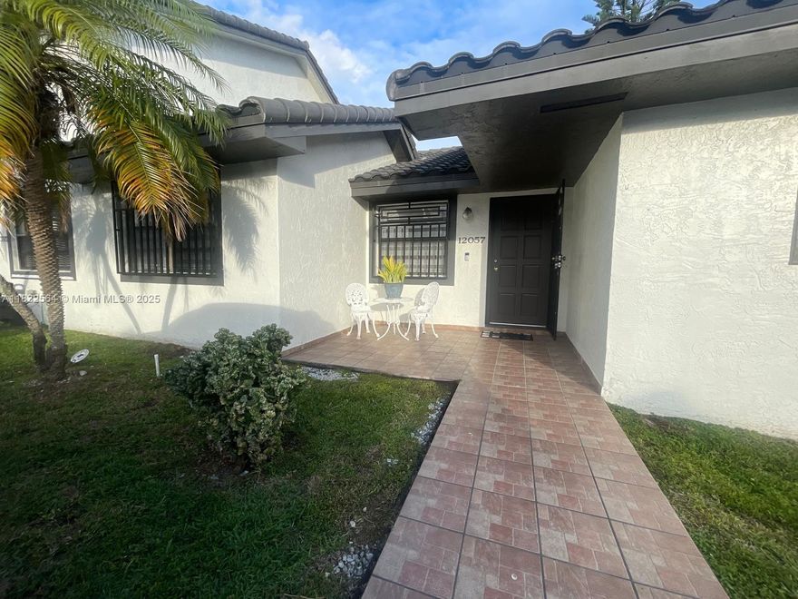 Beautiful and spacious 3-bedroom, 2-bathroom townhouse in a quiet, family-oriented neighborhood. Centrally located near FIU, major highways, shopping centers, restaurants, and parks.
Home features a new roof, fresh interior and exterior paint, tile throughout, updated kitchen with new white cabinets, quartz countertops, and a new terrace door. Includes new closet doors, large fenced backyard, new storage shed, and updated electrical panel.
Owner is motivated!!!!!!!!!!!!. Don’t miss this opportunity!