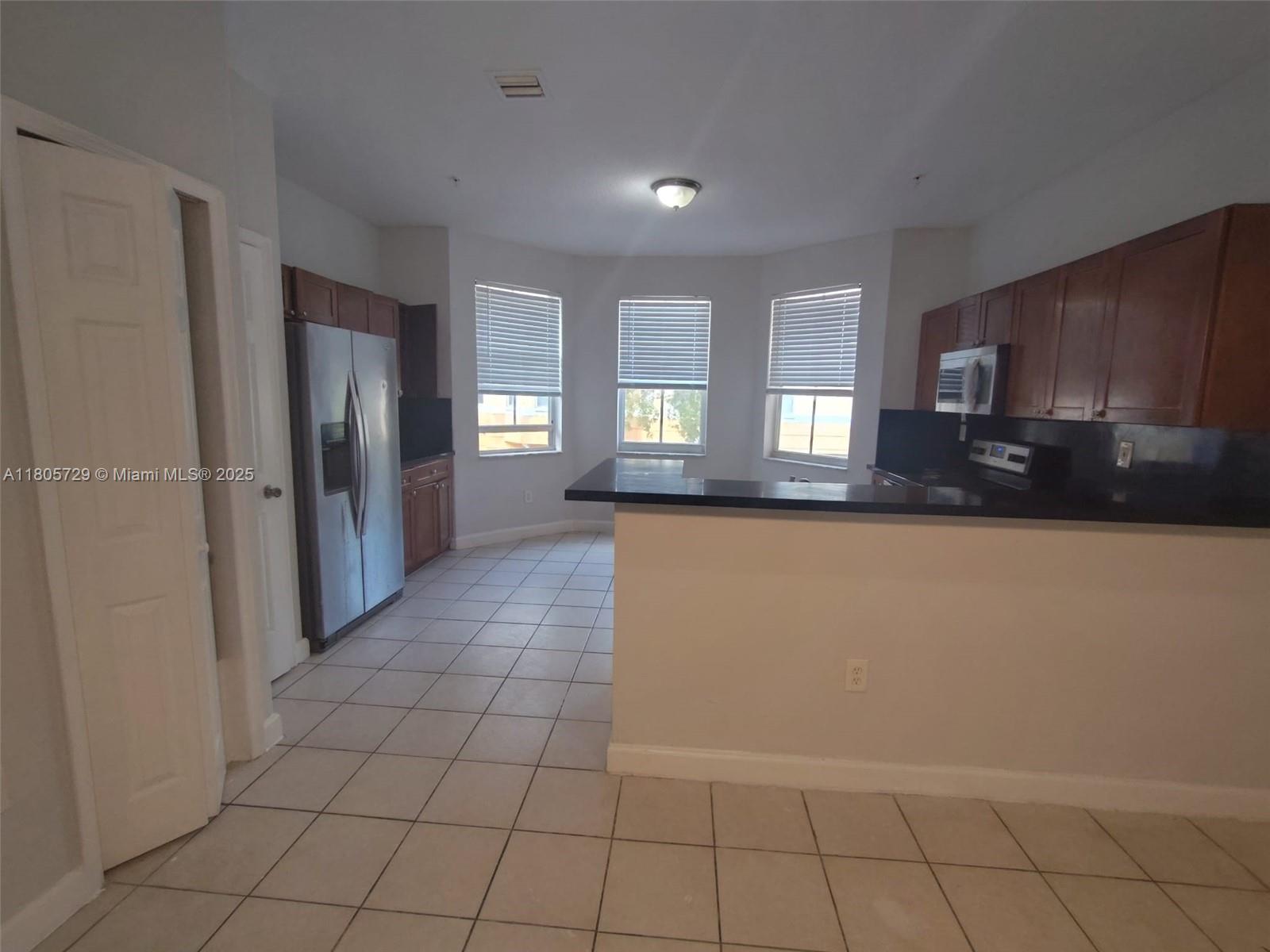 SHOMA TOWNHOMES AT ROYAL - Residential