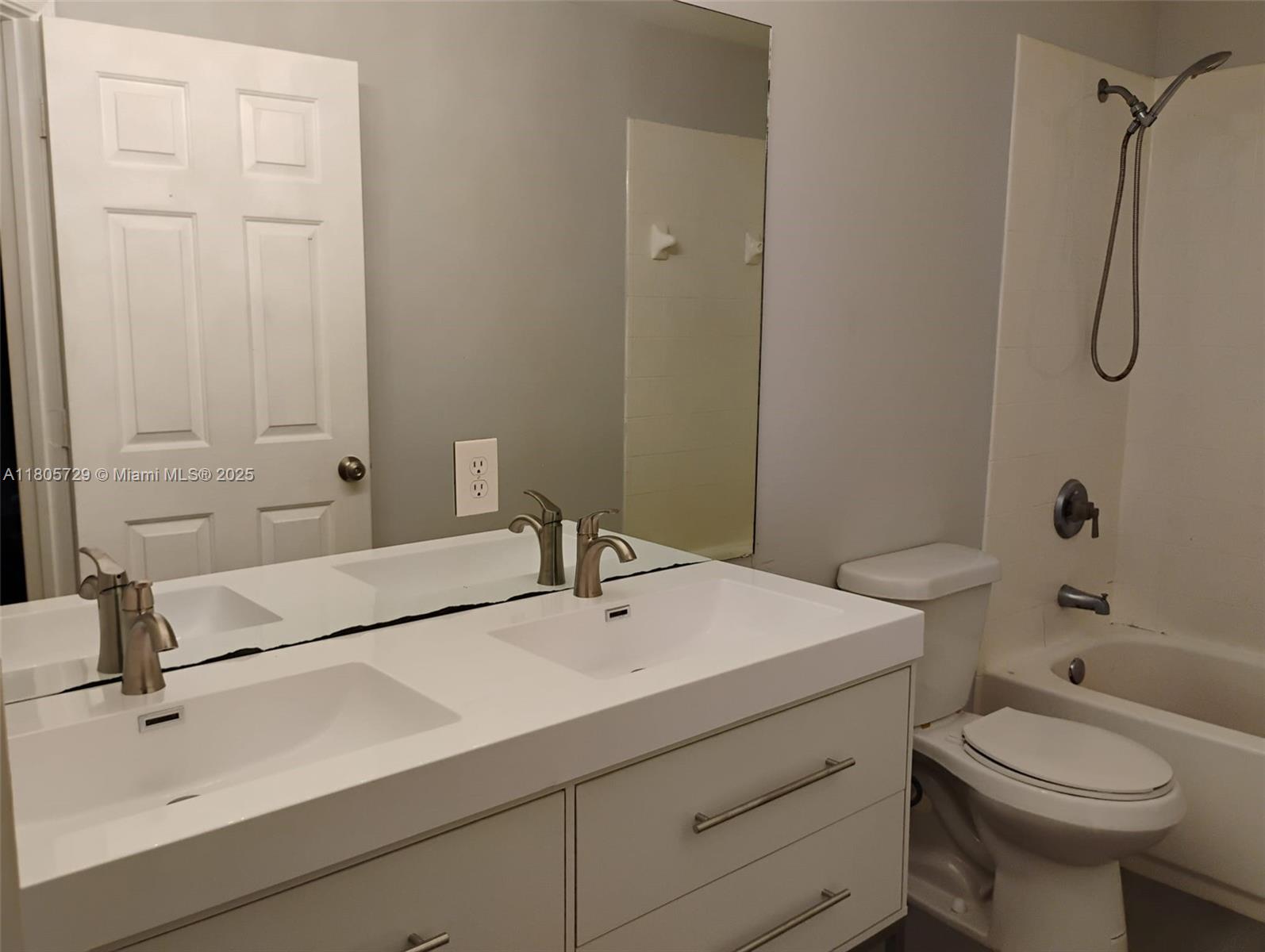 SHOMA TOWNHOMES AT ROYAL - Residential