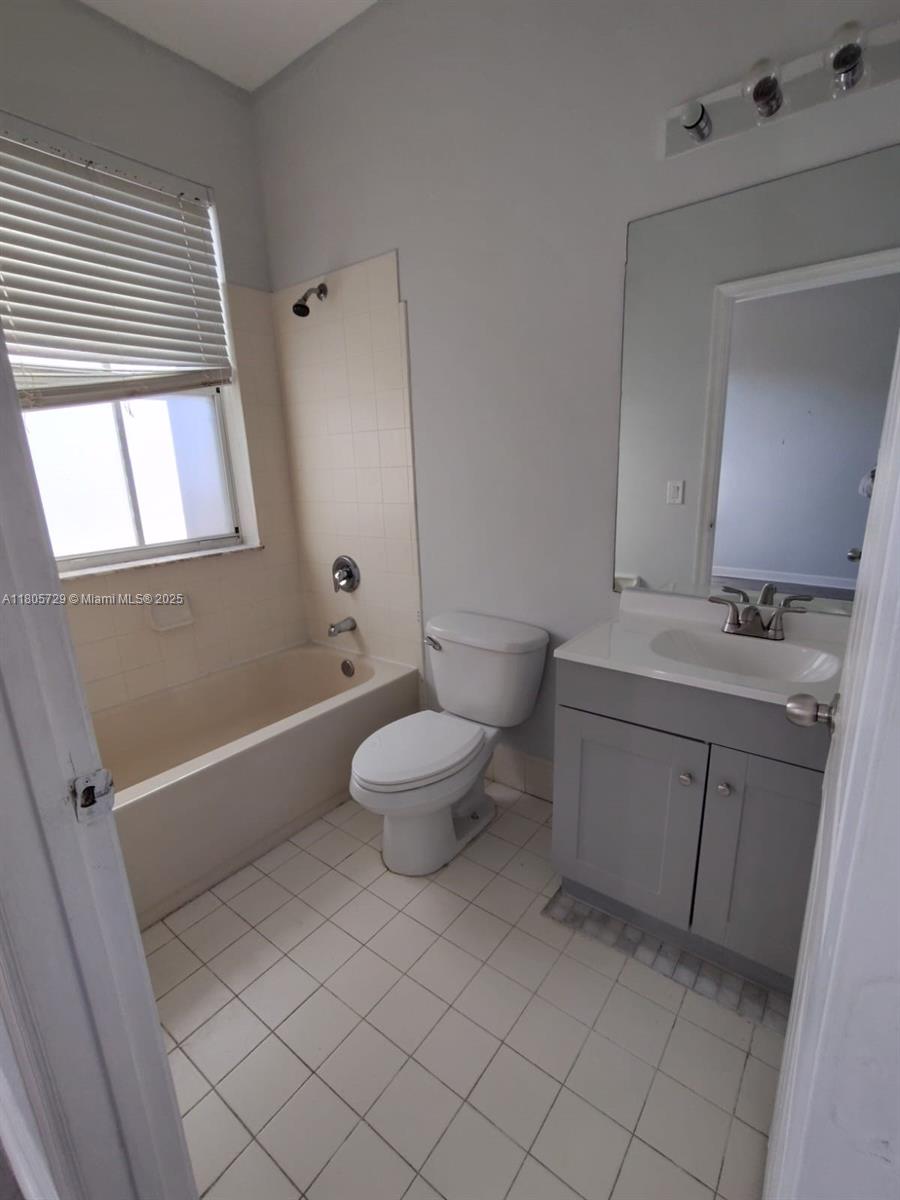 SHOMA TOWNHOMES AT ROYAL - Residential