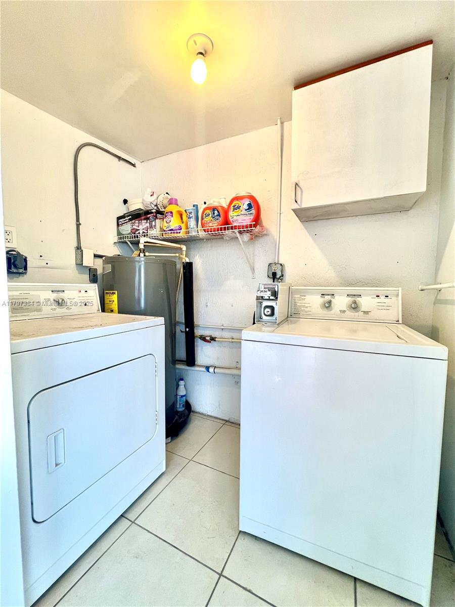 62 W 44th St A