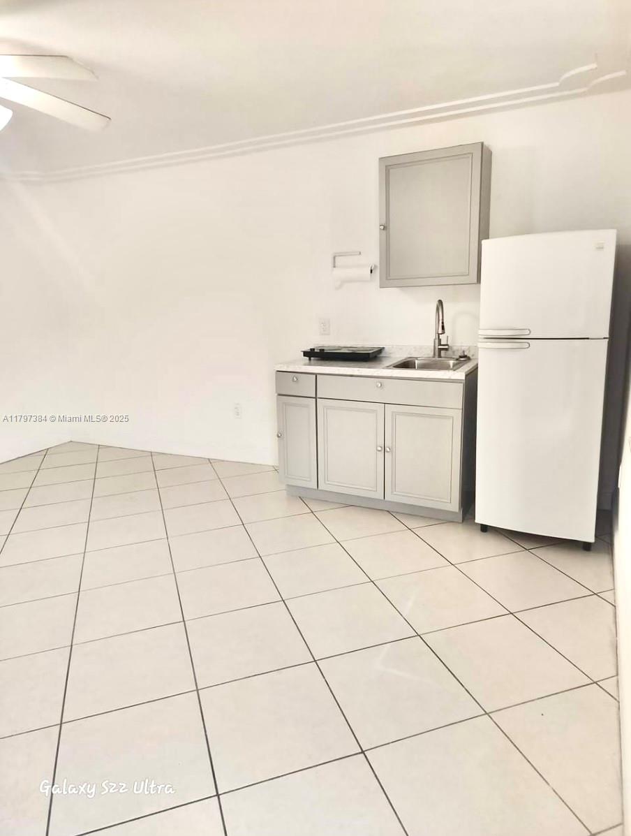62 W 44th St A