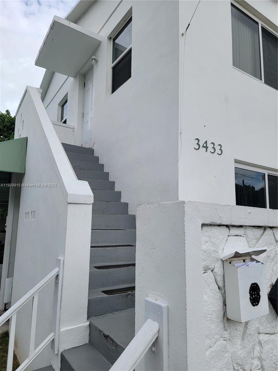 TAMIAMI PINES REV PLAT - Residential Lease