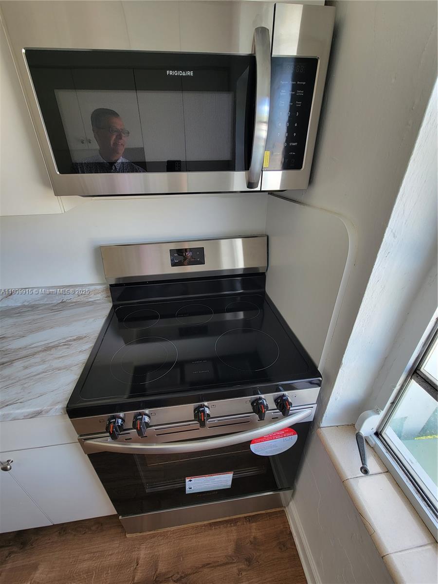 TAMIAMI PINES REV PLAT - Residential Lease