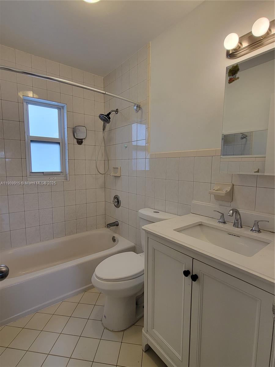 TAMIAMI PINES REV PLAT - Residential Lease