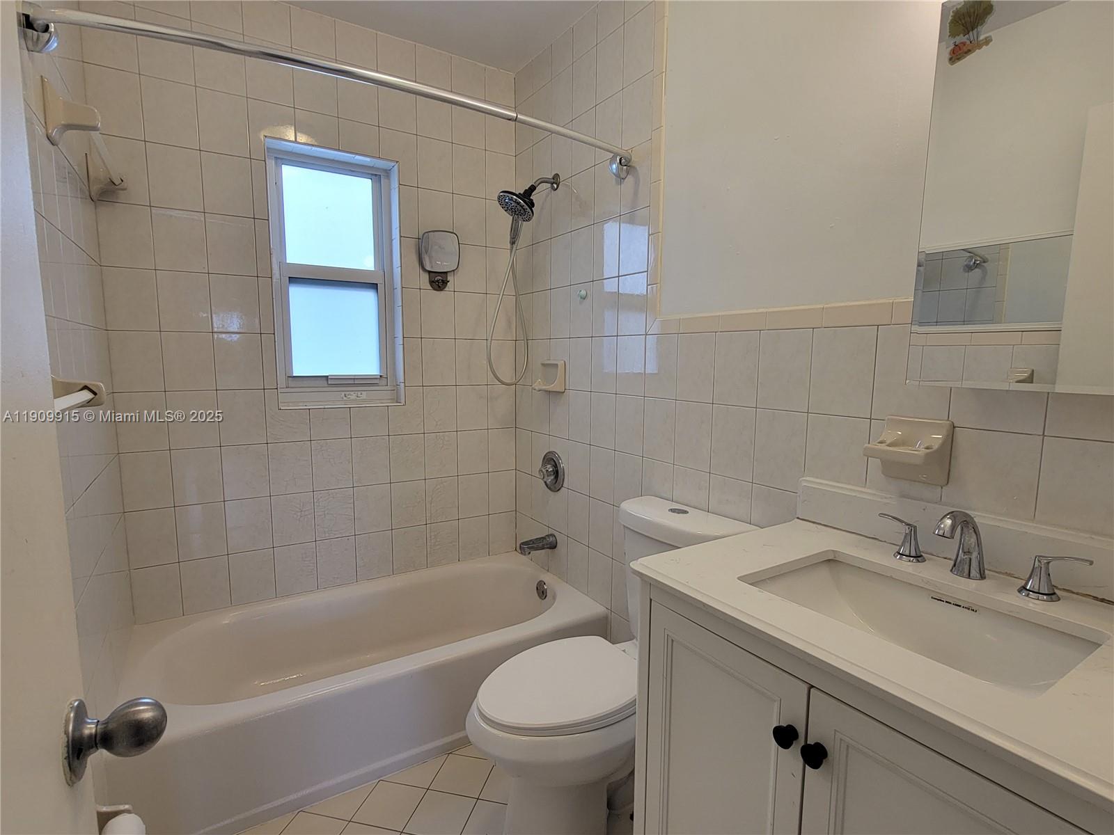 TAMIAMI PINES REV PLAT - Residential Lease