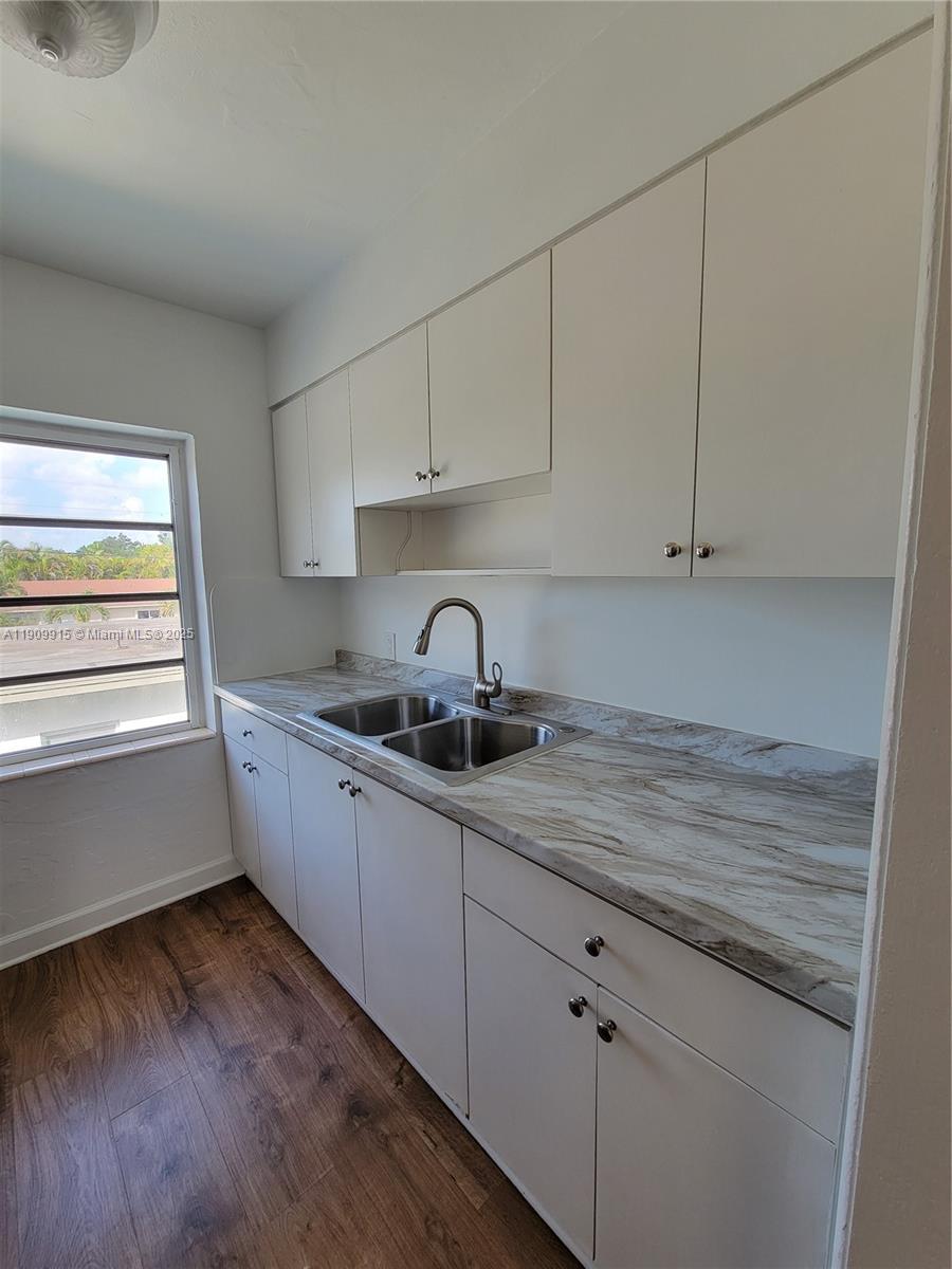 TAMIAMI PINES REV PLAT - Residential Lease