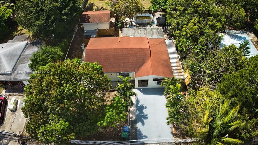 Contact the listing agent to schedule a showing. Please allow 48 hours for appointments. This property features a charming detached in-law suite, perfect for multi-generational living or as a potential source of extra income. The spacious studio, approximately 250 sq. ft., offers versatile living options. Don't miss out on this fantastic opportunity.
Sellers are very motivated, send your best offer!!!!