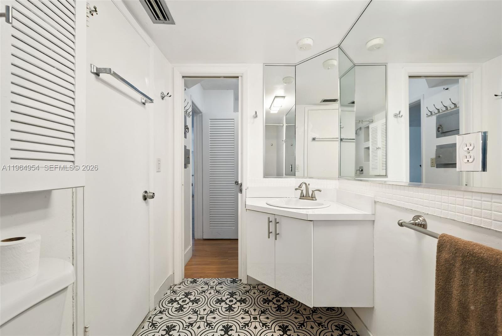 THIRD FORUM CONDOMINIUM - Residential