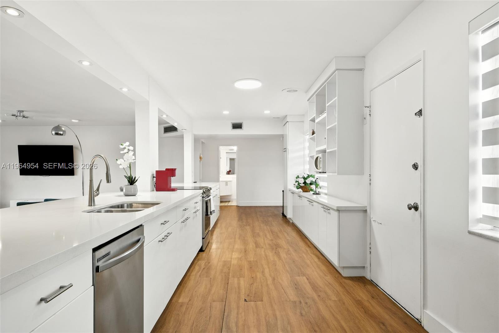 THIRD FORUM CONDOMINIUM - Residential