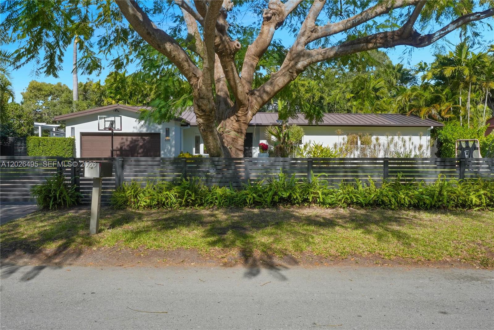 Photo 1 of 32 — 6111 SW 86th St, South Miami, FL 33143