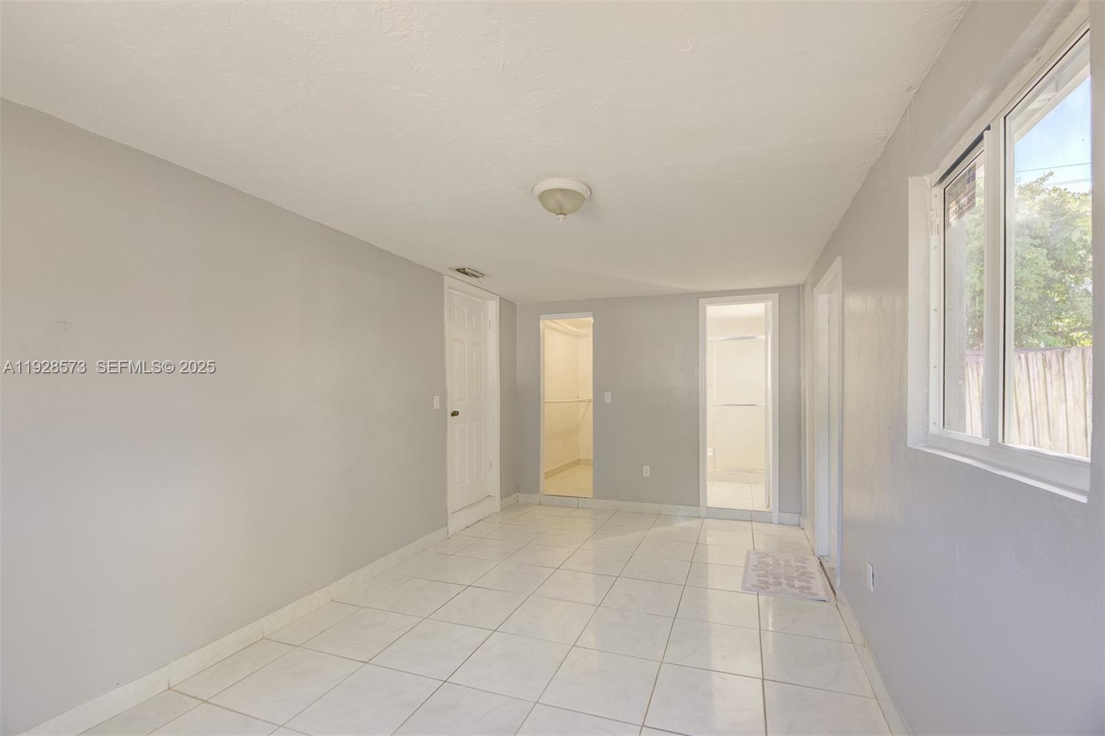 LAKE FOREST SEC 3 - Residential Lease