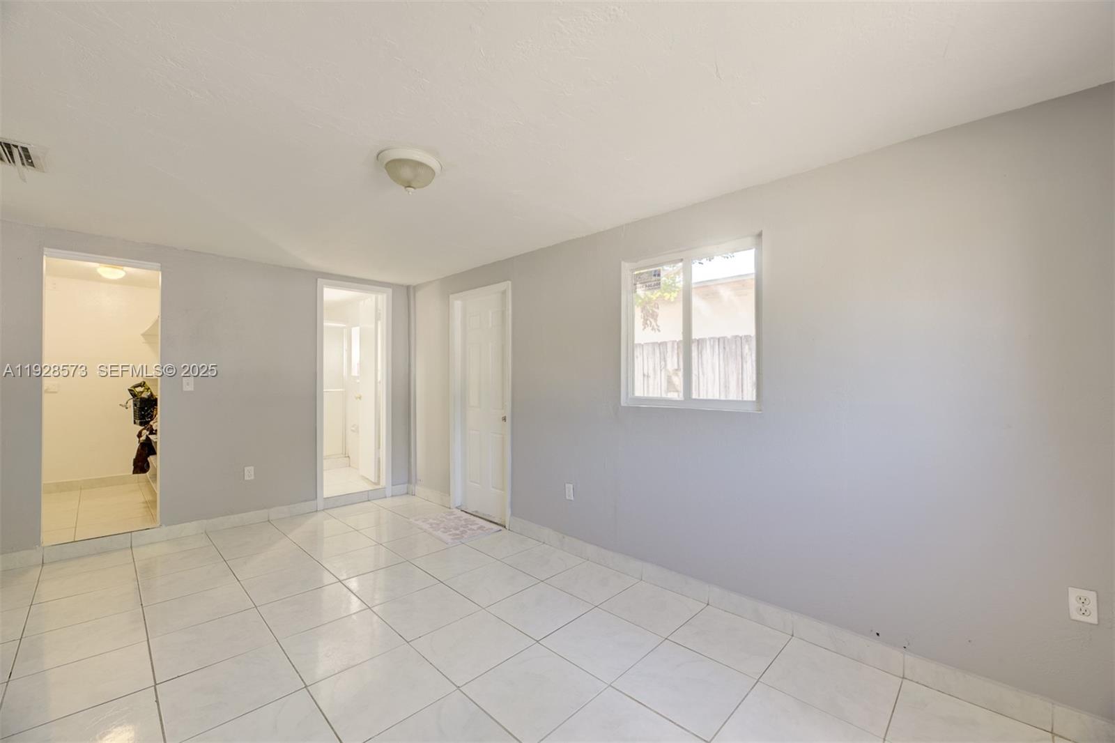 LAKE FOREST SEC 3 - Residential Lease