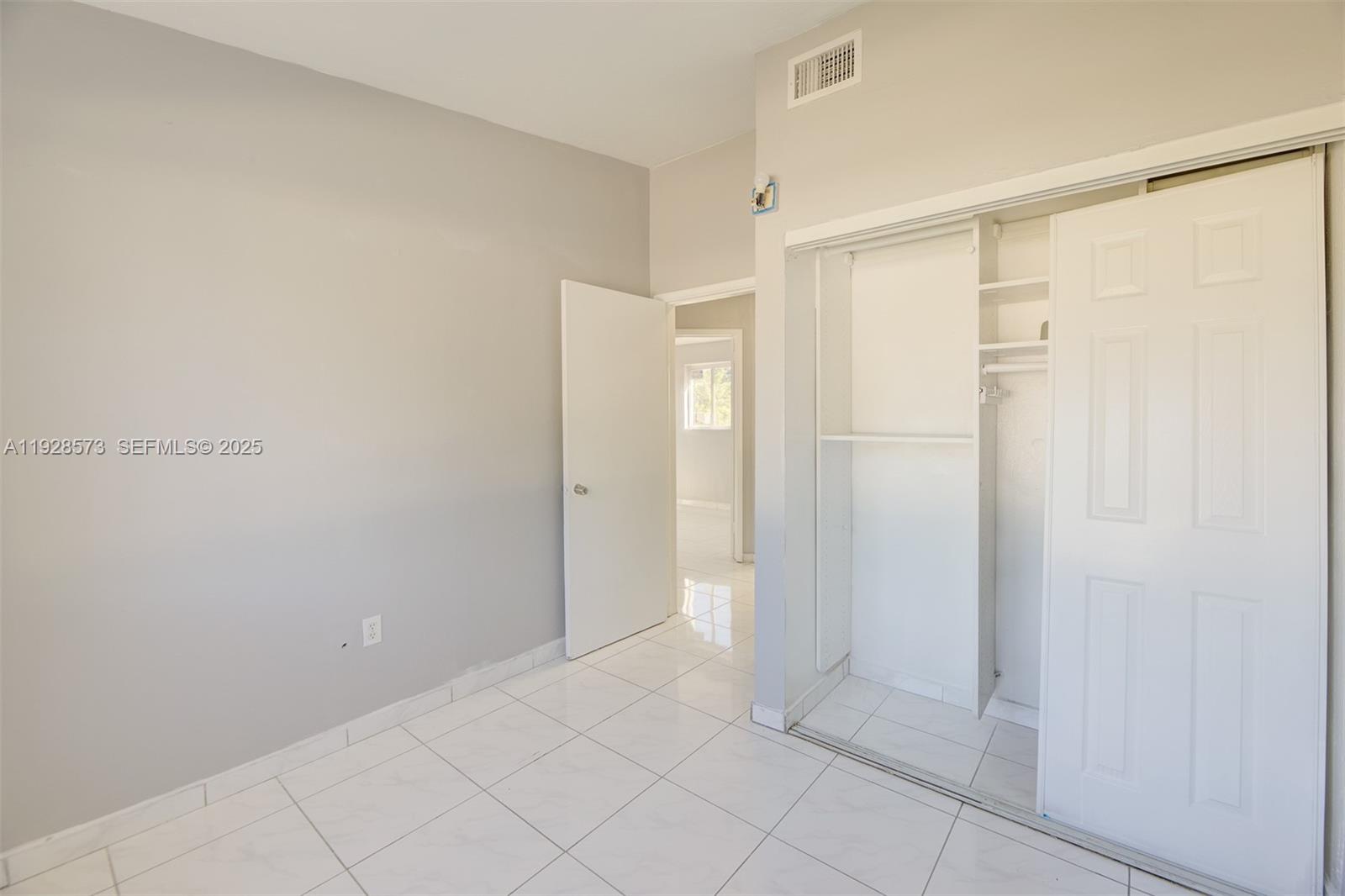 LAKE FOREST SEC 3 - Residential Lease