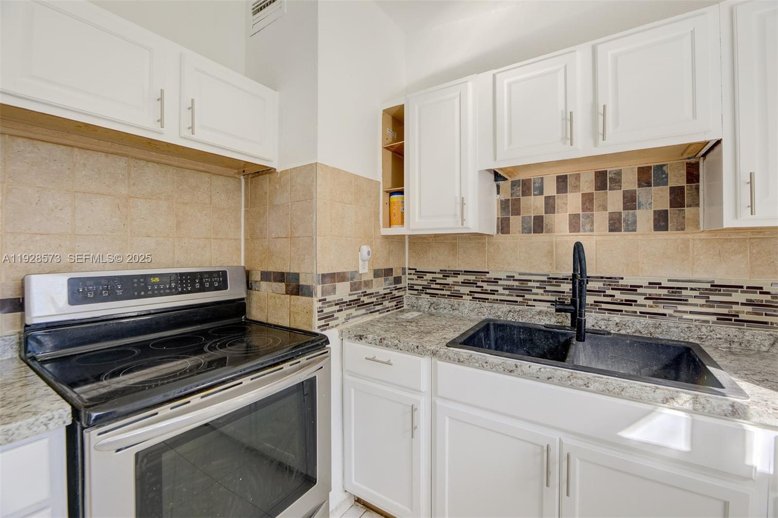 LAKE FOREST SEC 3 - Residential Lease