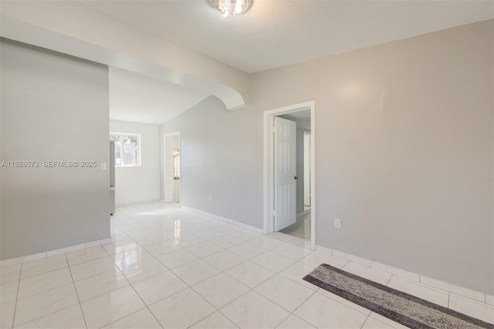 LAKE FOREST SEC 3 - Residential Lease