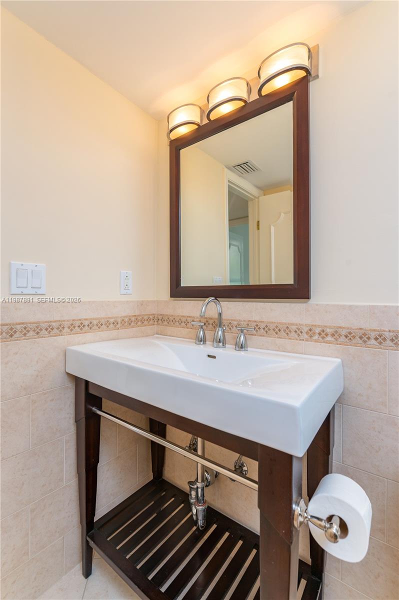 WATERMARK 2 CONDO - Residential Lease