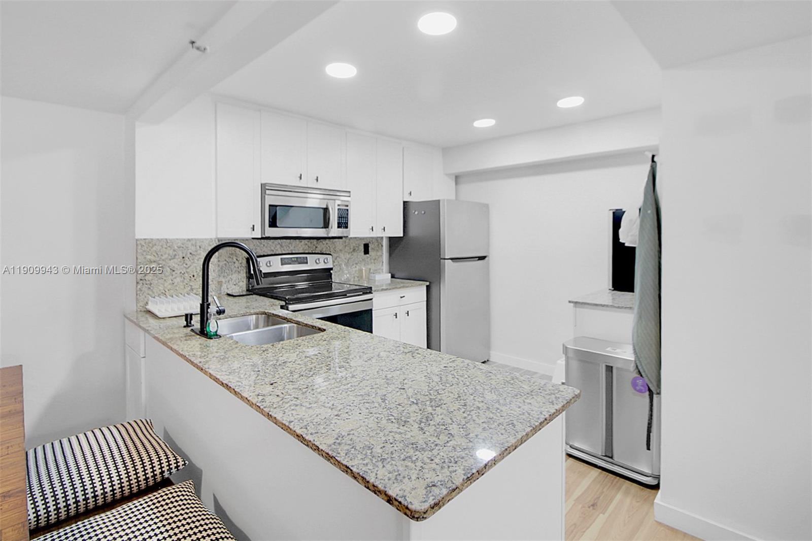 THE GEORGIAN CONDO - Residential Lease