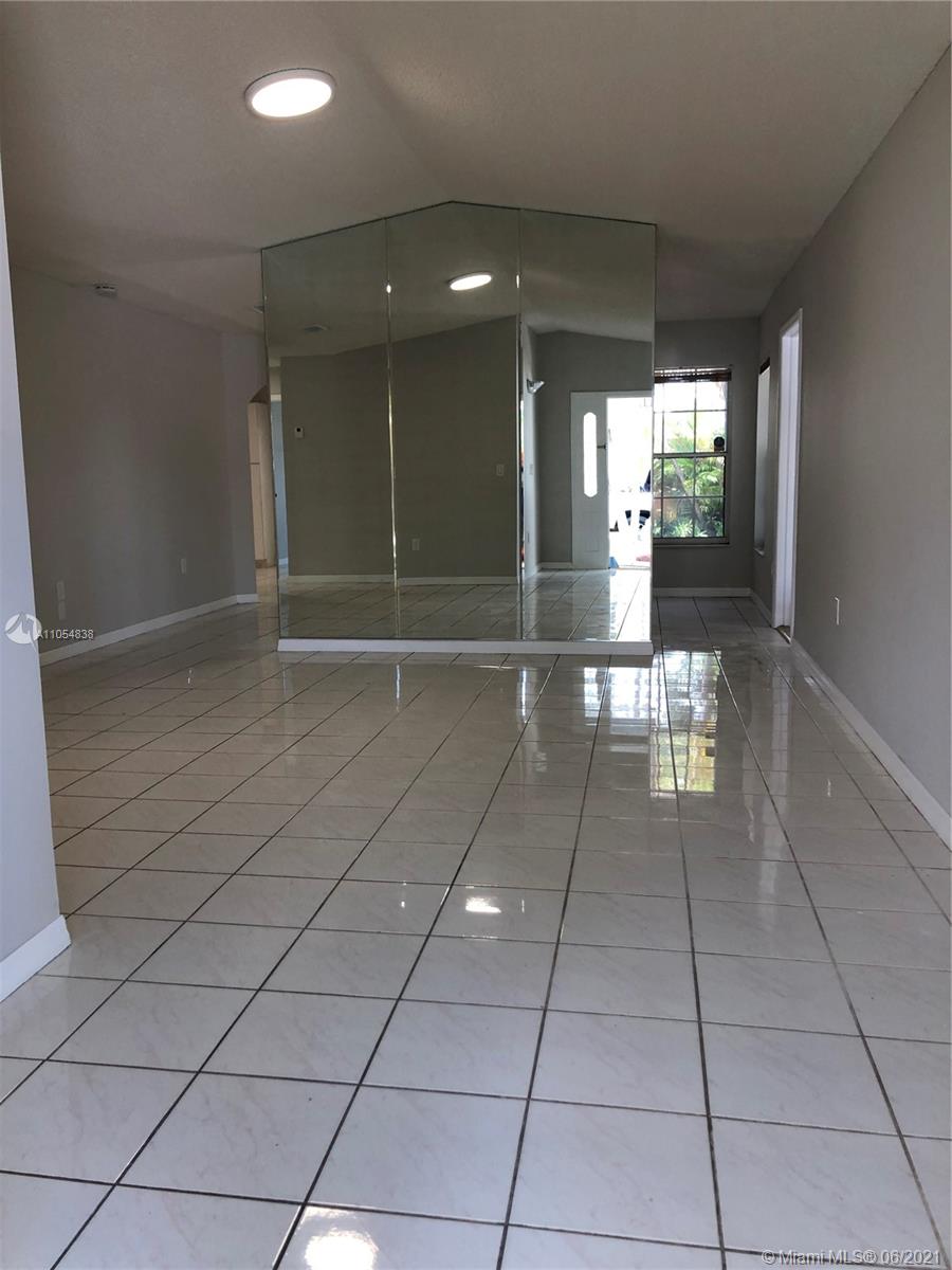 IVIS AT LOYOLA - Residential Lease